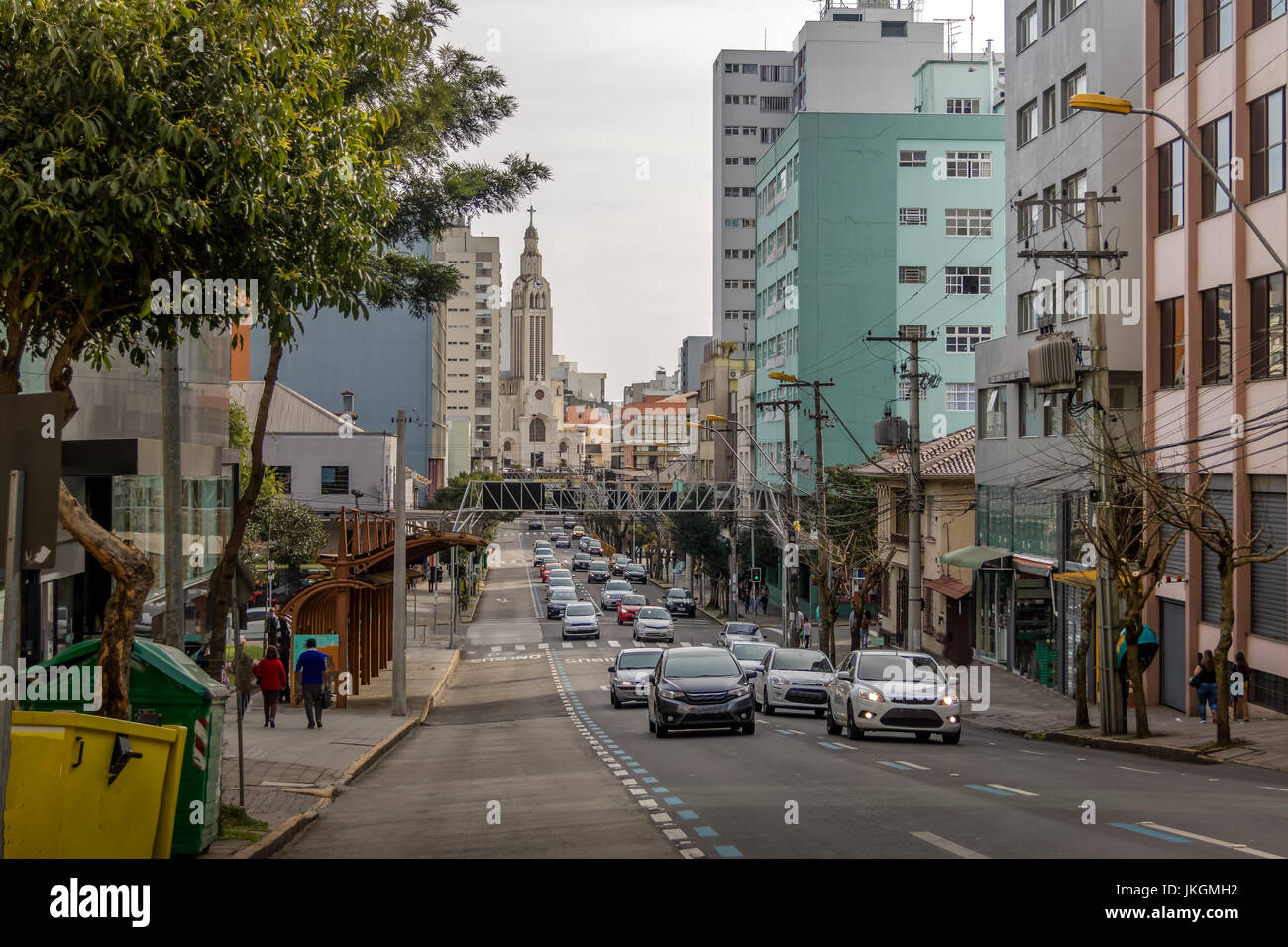 Sinimbu Street und Sao Pelegrino Kirche - Caxias Sul, Rio Grande do Sul, Brasilien Stockfoto