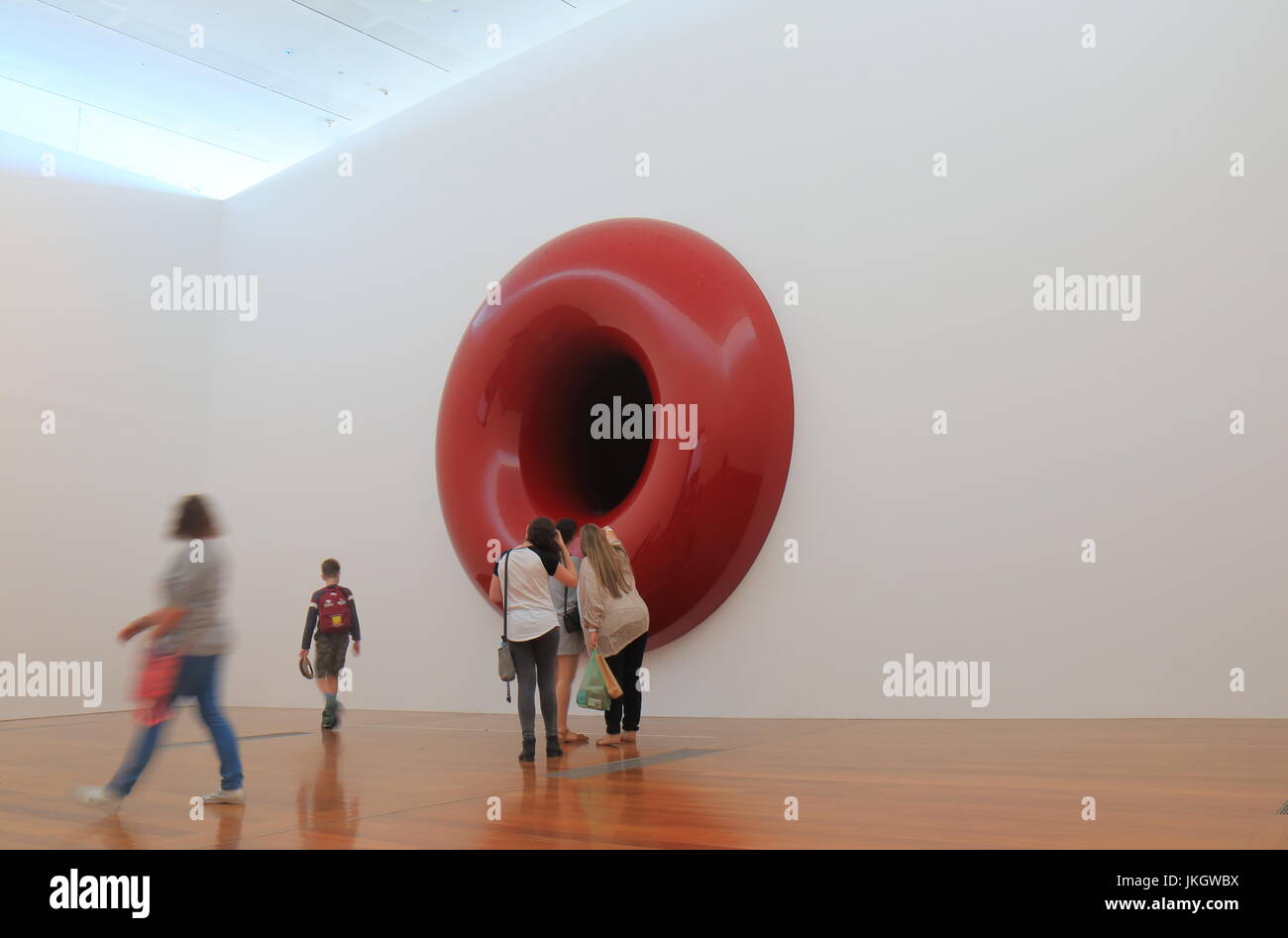 Menschen besuchen GOMA Museum in Brisbane Australien. GOMA Queensland Regierung of Modern Art ist die größte Galerie für moderne und zeitgenössische Kunst in Aust Stockfoto