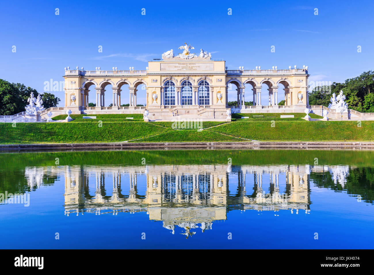 Wien, Österreich-Pavillon der Gloriette im Schlosspark Schönbrunn Stockfoto