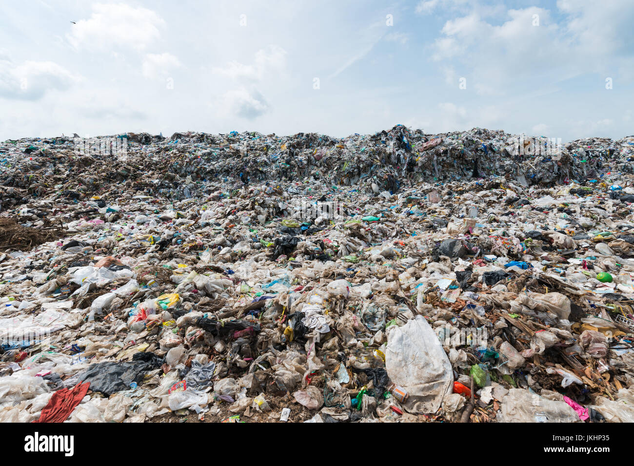 Berg-Müll in städtischen Deponie für Hausmüll, Verschmutzung Problem, selektiven Fokus Stockfoto