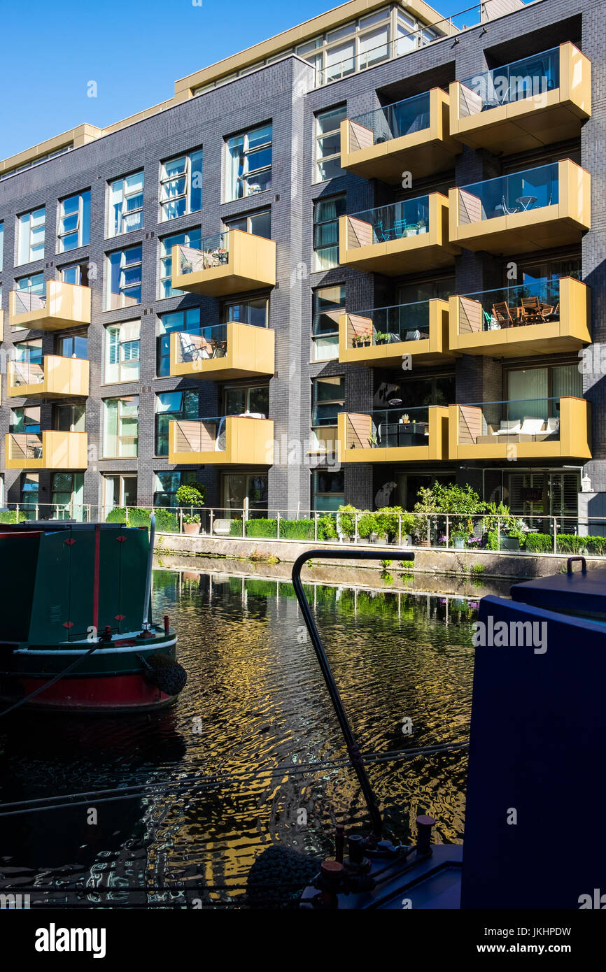 Appartements direkt am Wasser, Grand Union canal, Maida Vale, City of Westminster, London, England, U.K Stockfoto