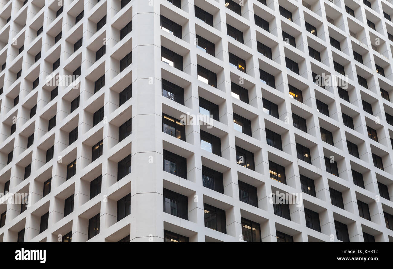 Abstrakte zeitgenössische Architektur Hintergrundfoto, Ecke der grauen Betonwände mit quadratischen Fenstern Stockfoto