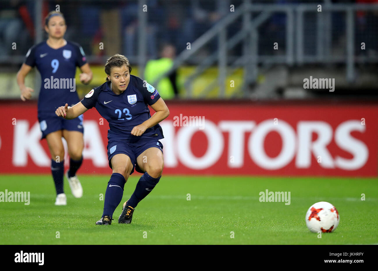 Englands Fran Kirby erzielt ihre Seite erste Tor des Spiels während der UEFA Women's Euro 2017, Spiel der Gruppe D im Rat Verlegh Stadion, Breda. Stockfoto