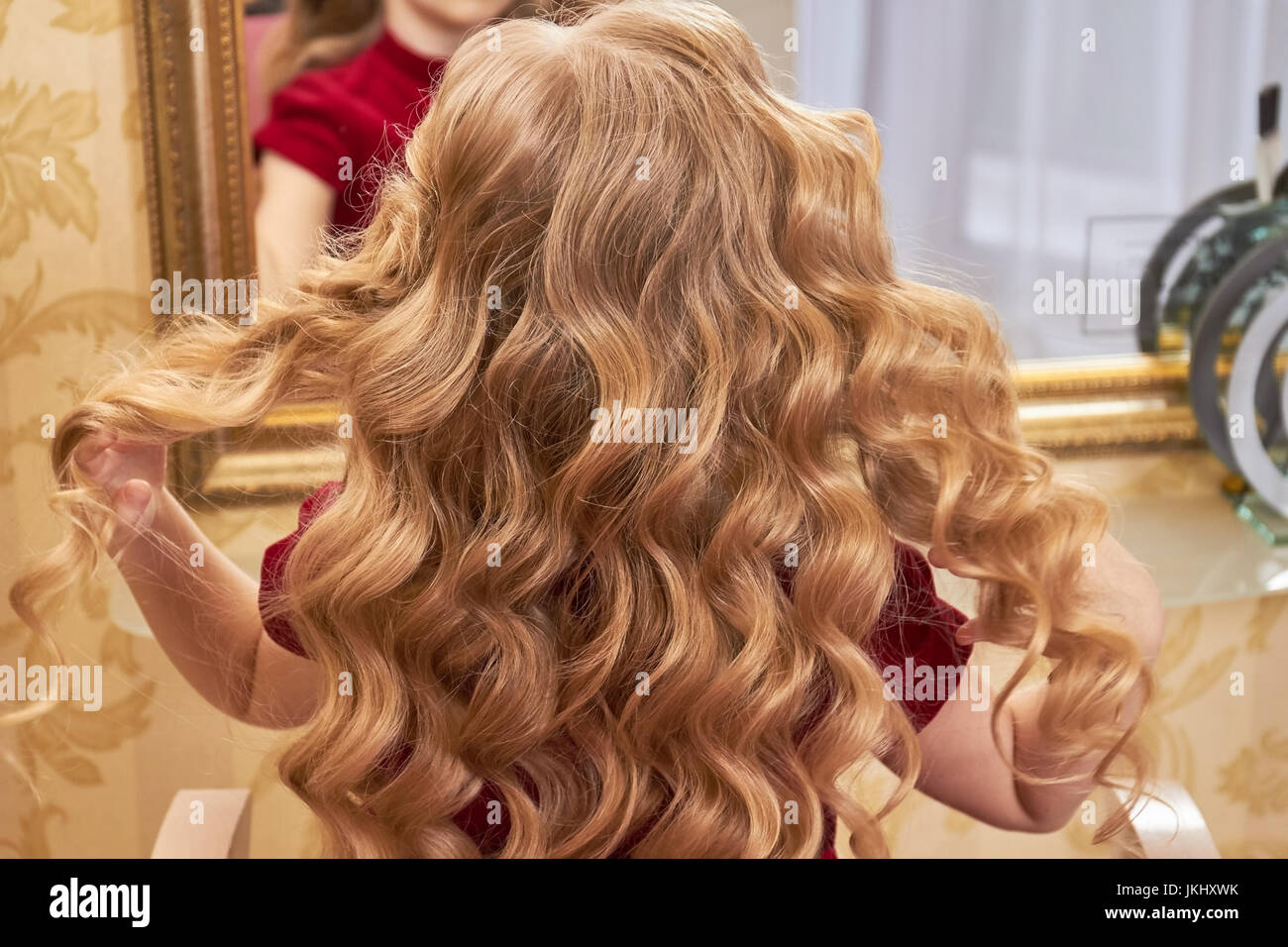 Schönes Haar von kleinen Mädchen. Stockfoto