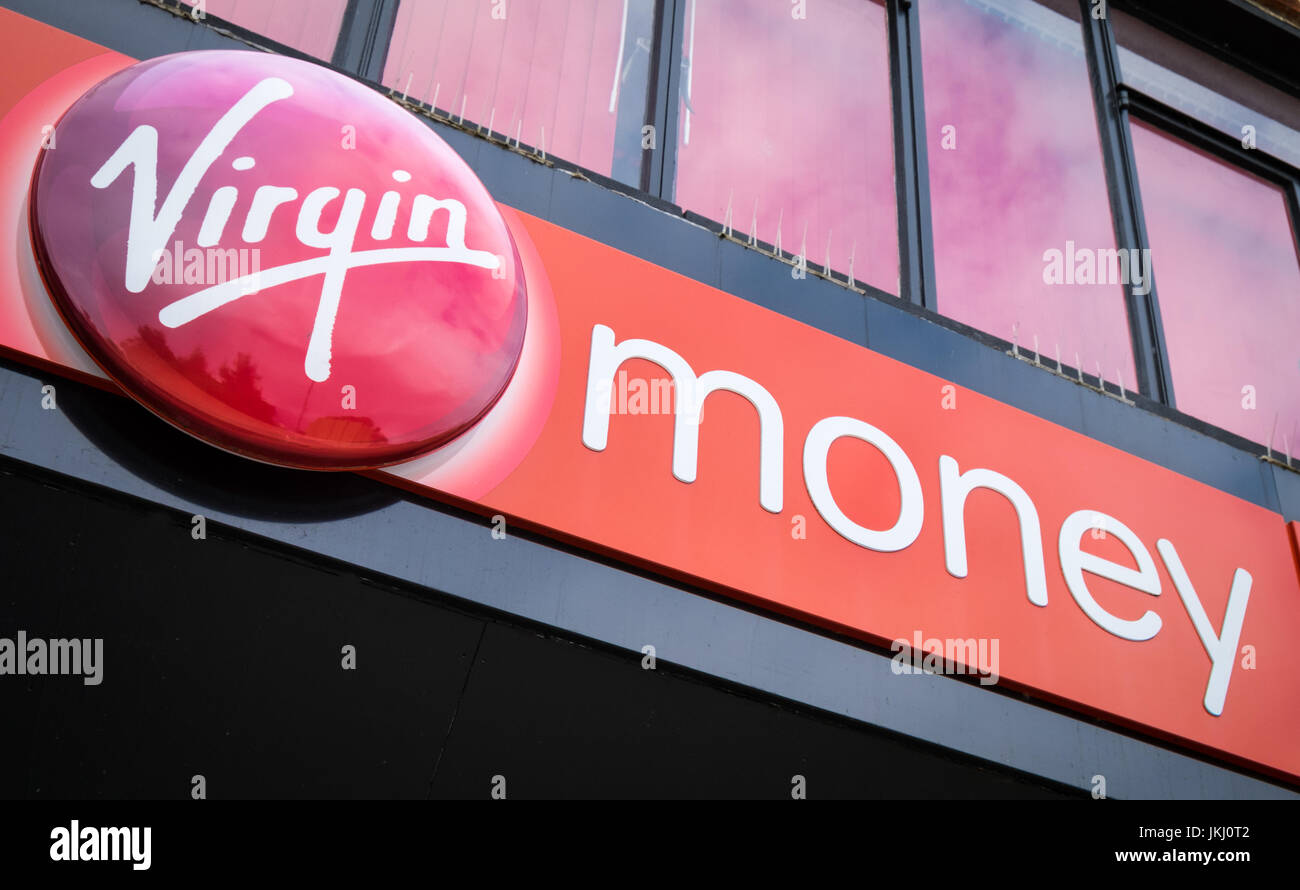 Virgin Money Schild über eine Bank in Southampton, Hampshire, UK Stockfoto