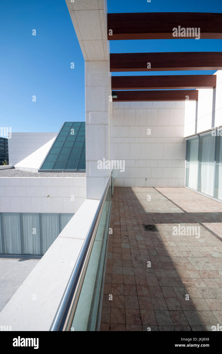 Architektonische Besonderheiten von der hinteren Terrasse des Toronto Ismaili Centre befindet sich neben dem Aga Khan Museum Komplex Stockfoto