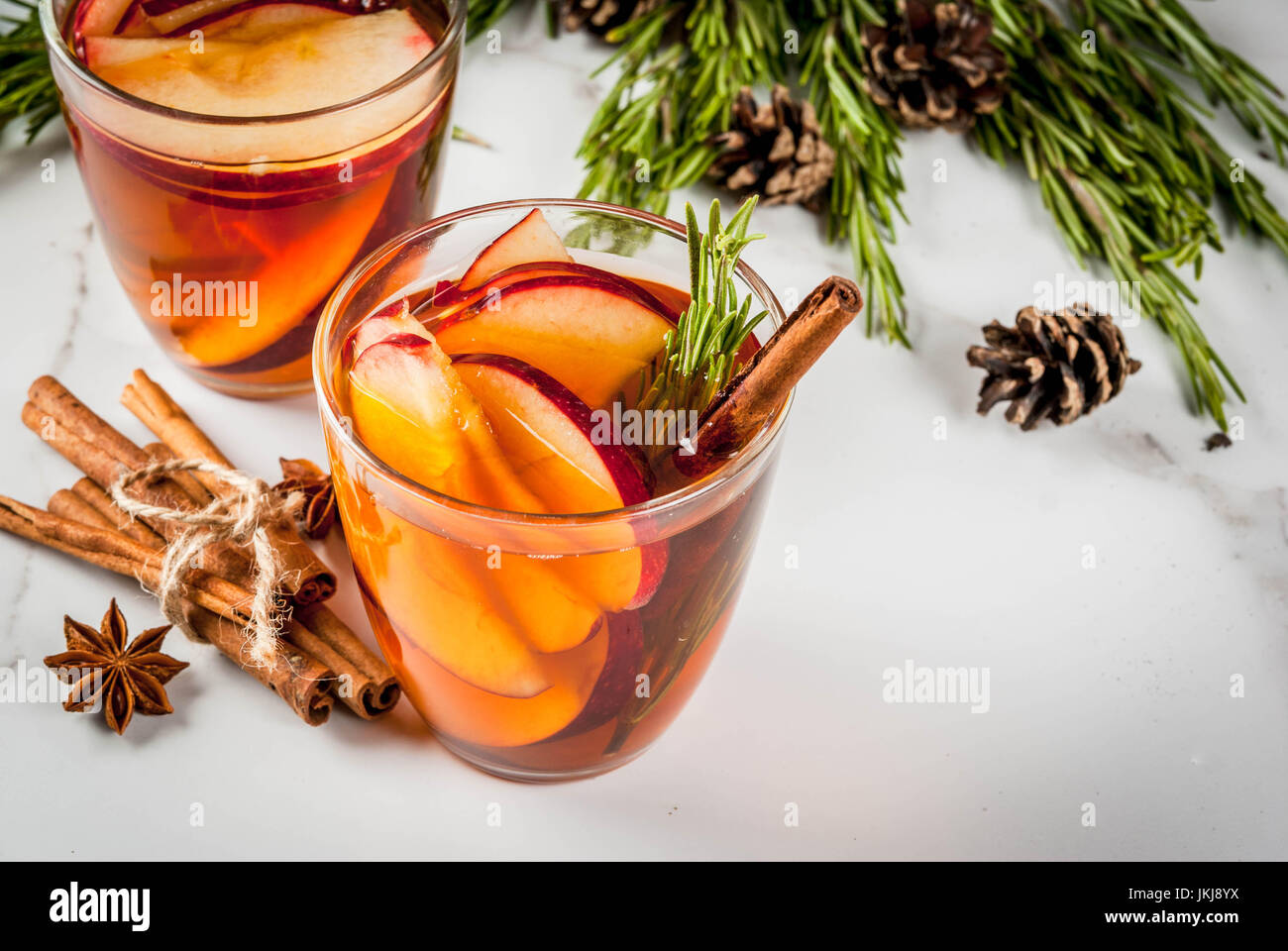 Weihnachten, Thanksgiving Getränke. Herbst, Winter cocktail Grog, heiße ... Weihnachten, Thanksgiving Getränke. Herbst, Winter cocktail Grog, heiße ...