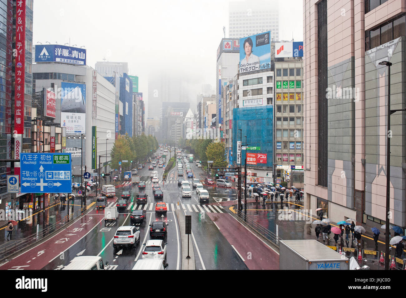 Tokyo, Japan - belebten Straße in West Shinjuku Stockfoto
