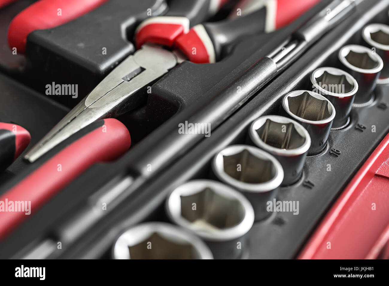 Toolbox mit schwarz-rot-Instrumente Stockfoto