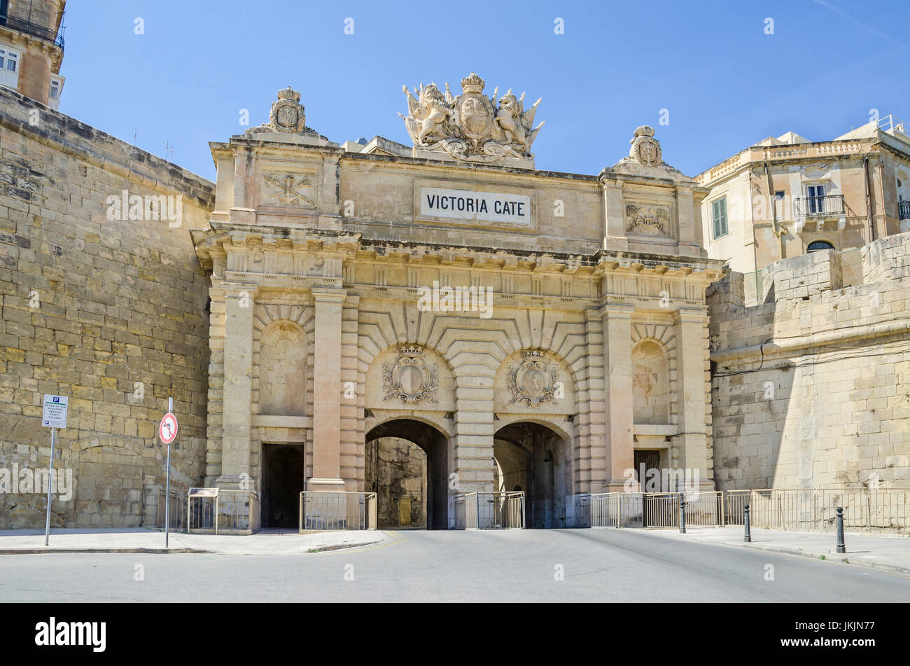 Victoria Gate, die ehemaligen Haupteingang in die Stadt aus dem Grand Harbour Raum mit Wänden aus St. Barbara Bastion in Valletta, Malta Stockfoto