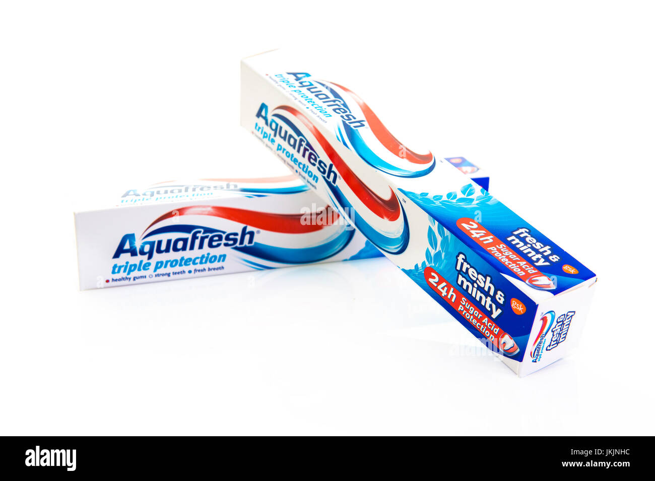 SWINDON, UK - 24. Juli 2017: Aquafresh Dreifach Schutz frisch und minzig Zahnpasta Stockfoto