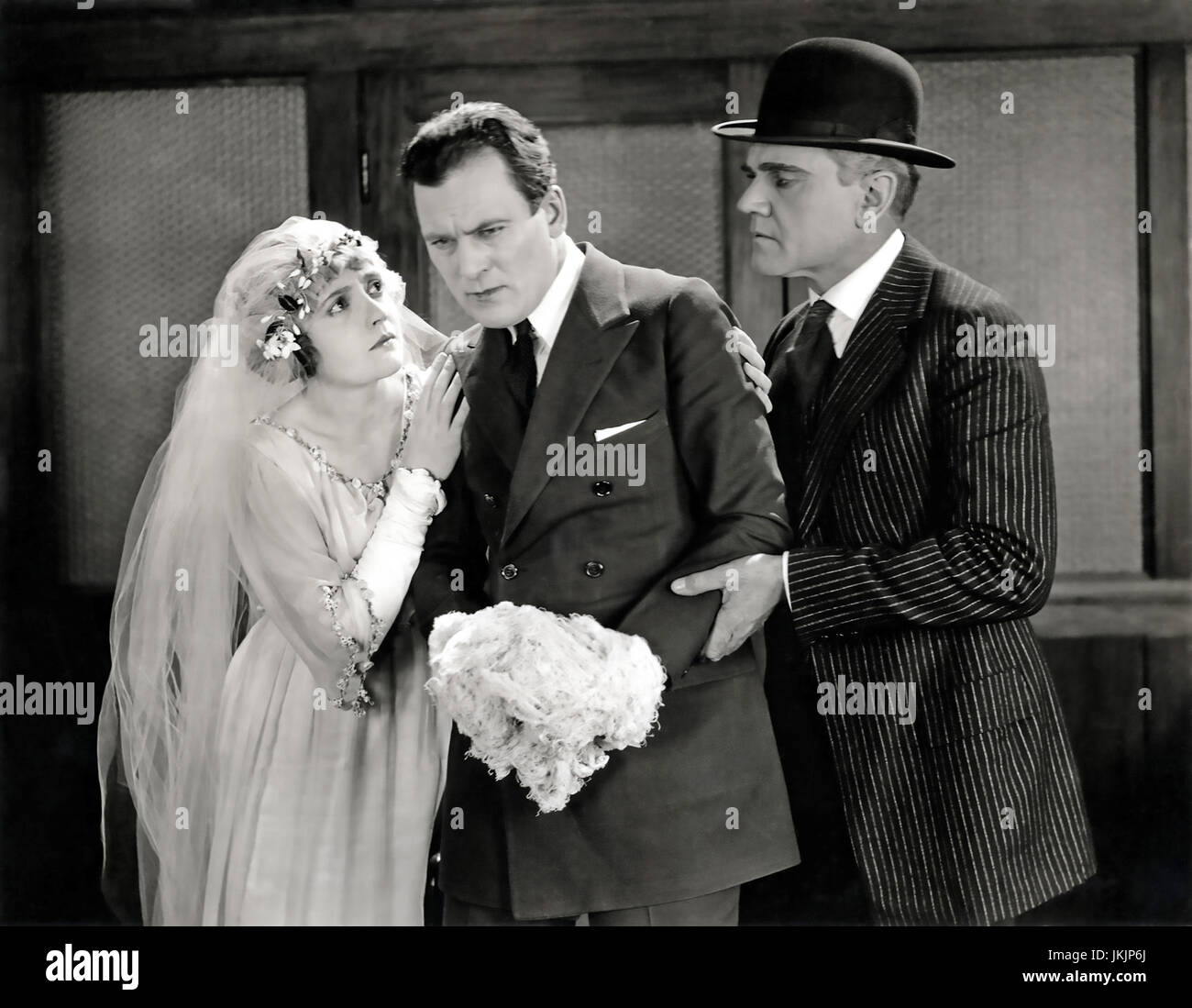 Stadt der schweigsame Männer 1921 Paramount Pictures Stummfilm mit von links Lois Wilson, Thomas Meighan, George MacQuarrie Stockfoto