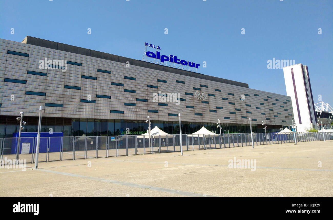 TURIN, Italien - 7. Juli 2017: Pala Alpitour Musikarena ist ein Veranstaltungsort für Konzerte und internationale Events. Stockfoto