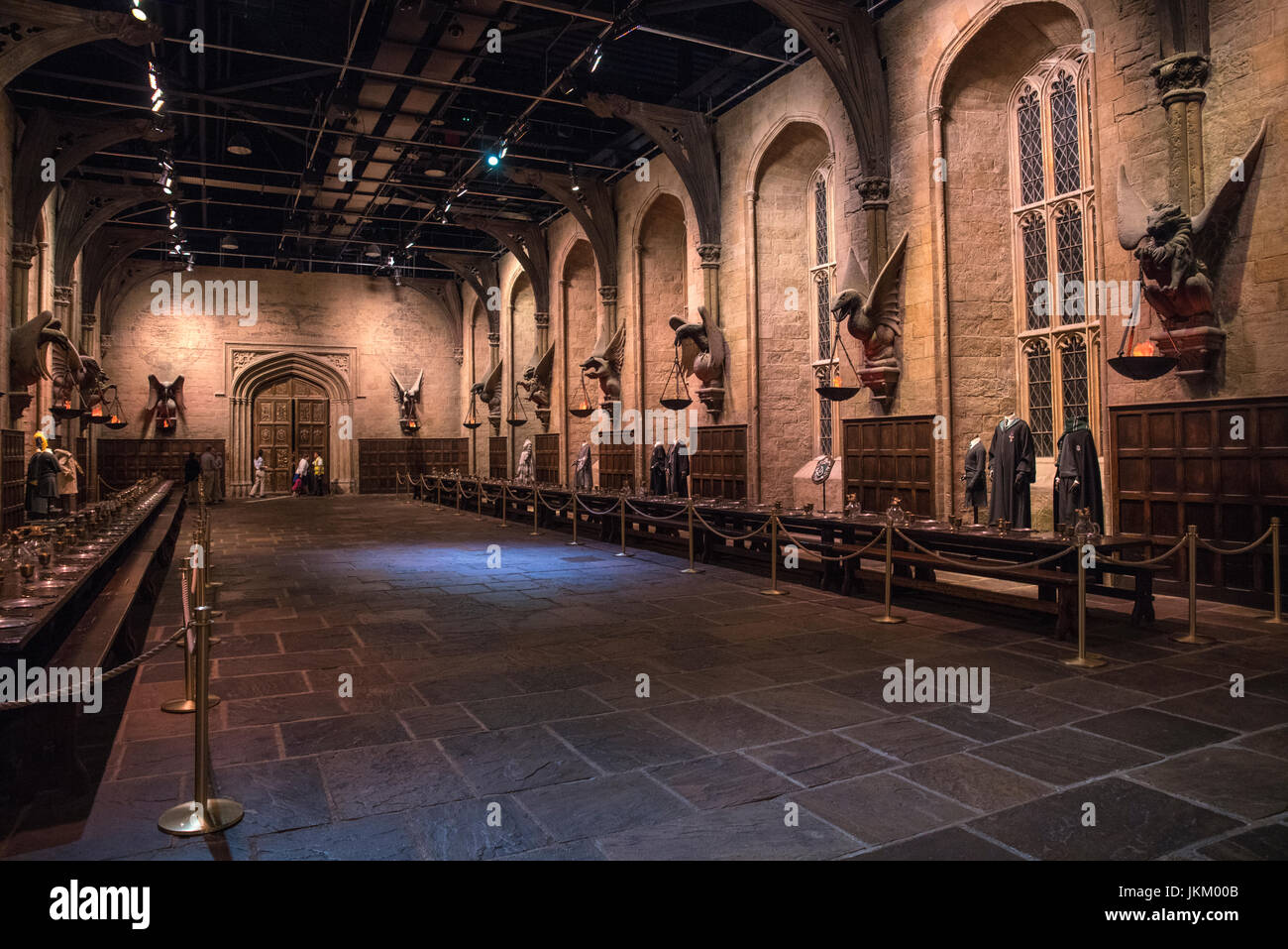 LEAVESDEN, UK - 19. Juni 2017: Der Satz von der Aula in Hogwarts, bei der Herstellung von Harry Potter Studiotour in den Warner Bros Studios in Leavesd Stockfoto