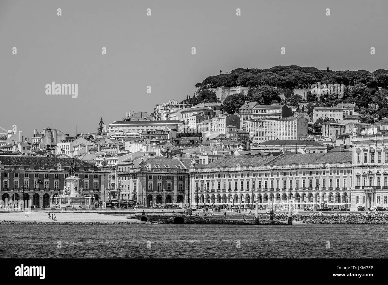 Der Hügel Alfama - Blick vom Tejo in Lissabon - Lissabon - PORTUGAL Stockfoto