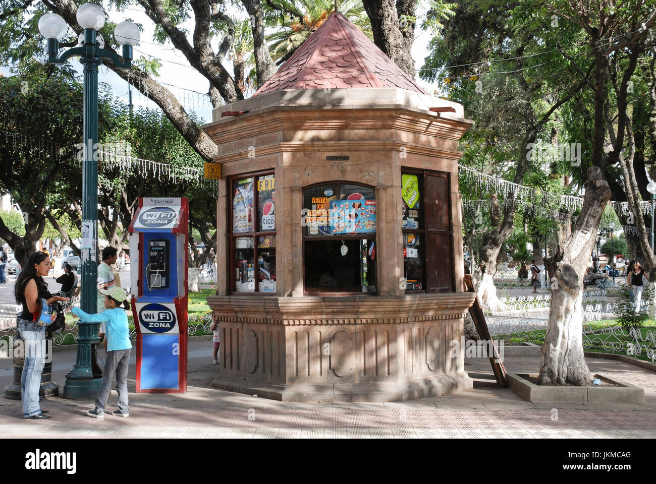 Kiosk an der Plaza 25 de Mayo, Sucre Hauptplatz. Sucre, Bolivien, Südamerika Stockfoto