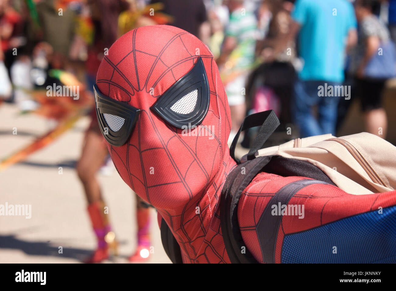 Blackpool, Großbritannien. Juli 2017. Blackpools Erster internationaler Karneval: Der erste internationale Karneval findet heute in der Küstenstadt unter herrlicher Sommersonne auf der Promenade zwischen Central und South Piers statt. Auch Spiderman legte einen Auftritt ein.Credit: KeV Walsh/Alamy live News Stockfoto