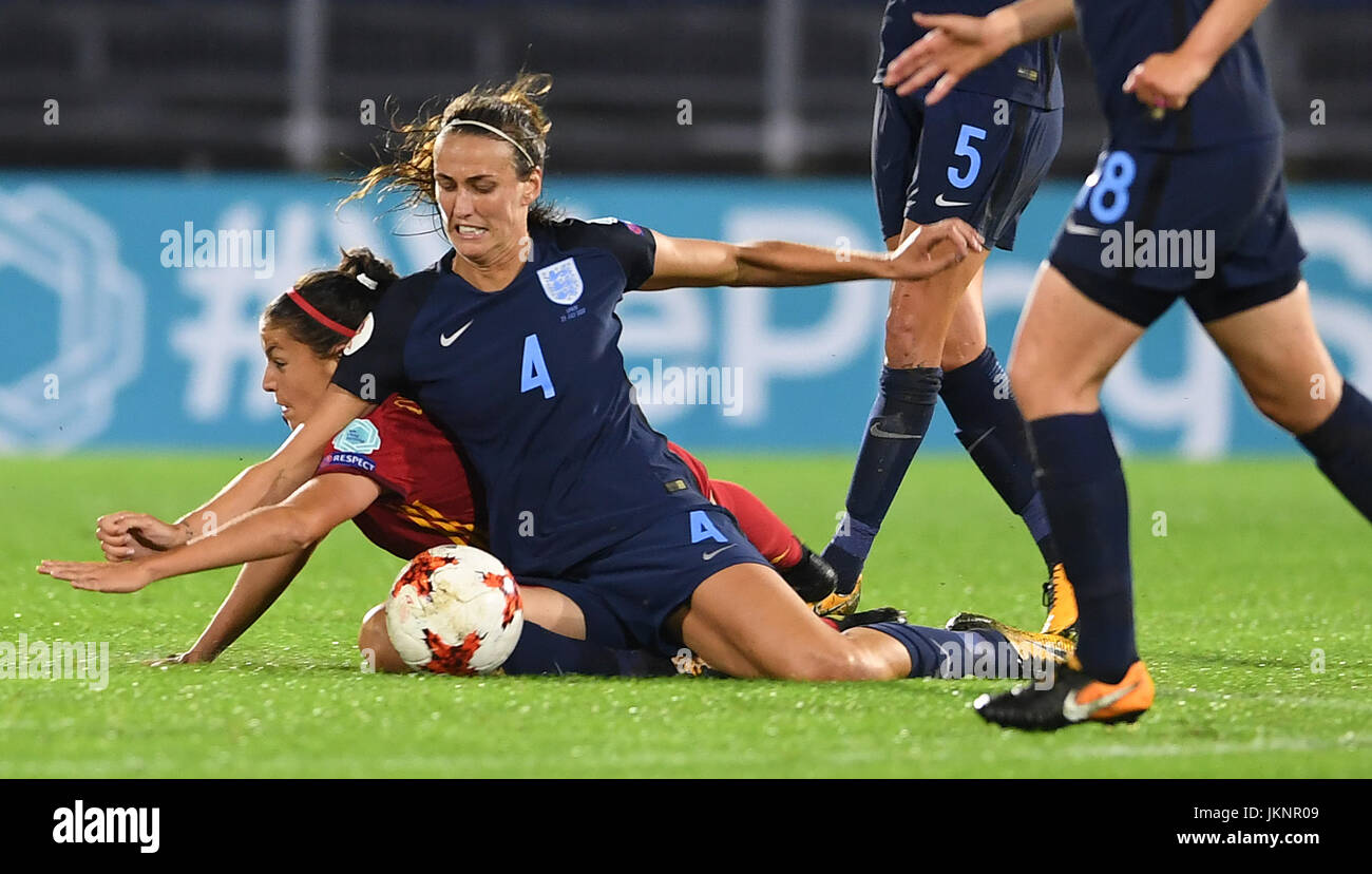 Englands Jill Scott (R) und Spaniens Silvia Meseguer wetteifern um die Kugel während der Frauen Europameisterschaft Vorstufe, Gruppe D, 23. Juli 2017-match zwischen England und Spanien im Rat Verlegh Stadion in Breda, Niederlande. Foto: Carmen Jaspersen/dpa Stockfoto