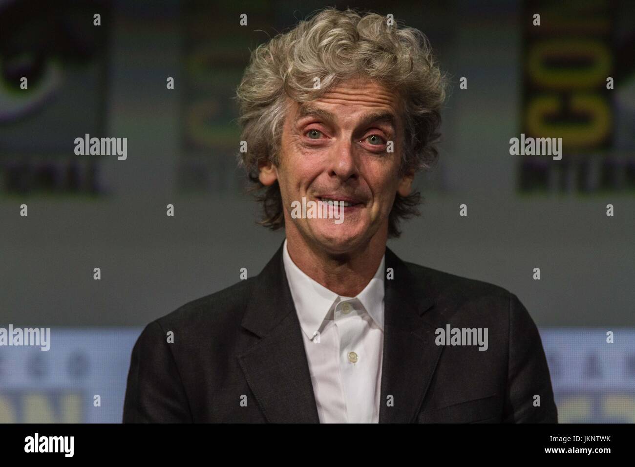 23. Juli 2017 - San Diego, USA - Comic Con hüllt letzte Halle H Panel mit Stern Peter Capaldi. Fans haben eine exklusive Vorschau der kommenden Arzt, die Weihnachten SpecialÃ "die letzte Episode Darsteller Peter Capaldi als Arzt und geschrieben von Emmy Award-Winning Blei Autor und ausführender Produzent Steven Moffat. Beitreten, Peter Capaldi (der Arzt), Pearl Mackie (Bill), Matt Lucas (Nardole), Michelle Gomez (Missy), Schriftsteller und Schauspieler Mark Gatiss (Sherlock) und Showrunner Steven Moffat (Sherlock) für ein Panel moderiert von Chris Hardwick.Seen hier: Peter Capaldi (Credit-Bild: © Daren Fentiman über Stockfoto