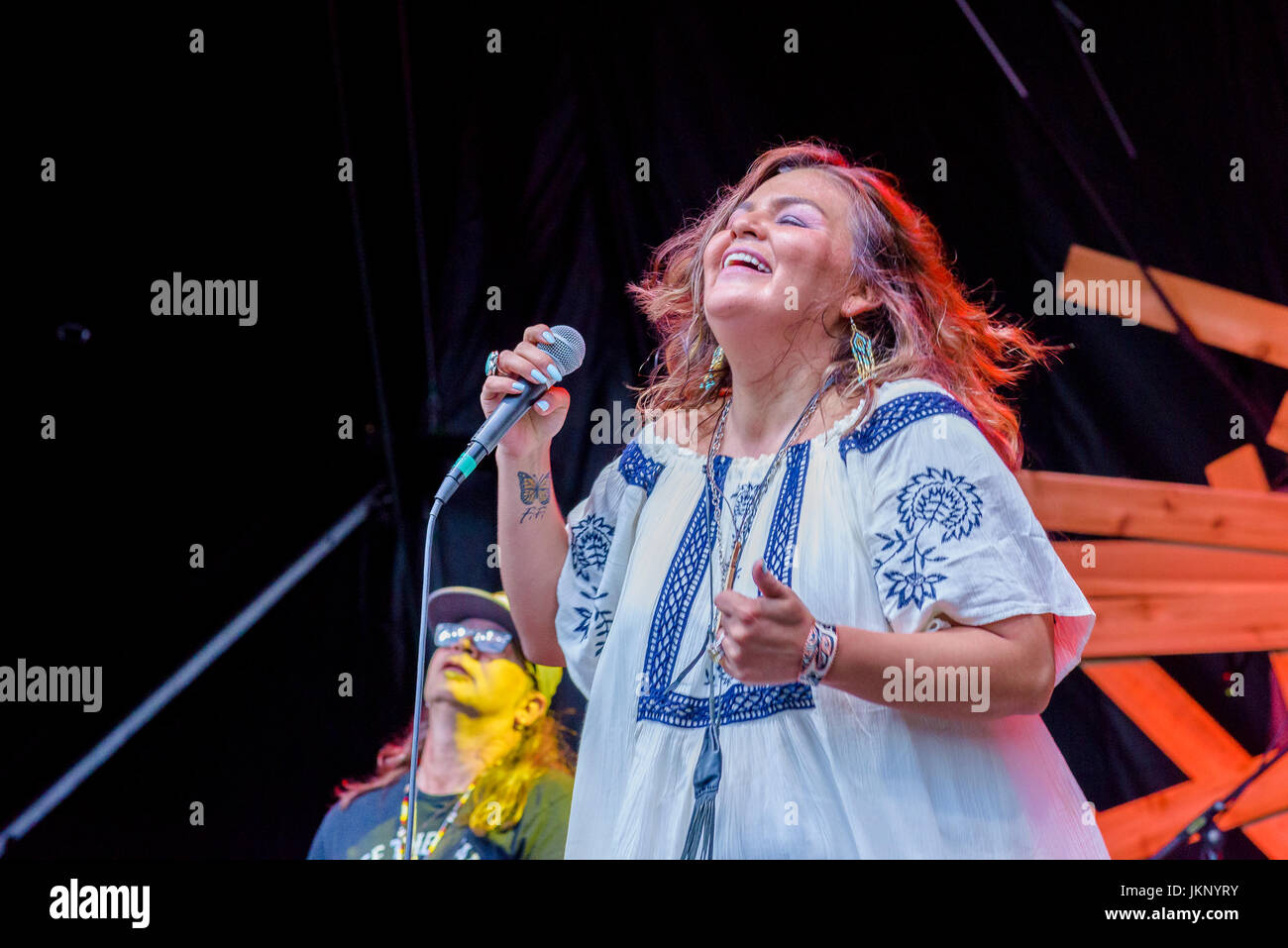 Vancouver, Kanada. 23. Juli 2017. Crystal Shawanda führt an die Trommel ruft Festival, Kanada 150 Veranstaltung Larwill, Park, Vancouver, British Columbia, Kanada. Quelle: Michael Wheatley/Alamy leben Nachrichten Stockfoto