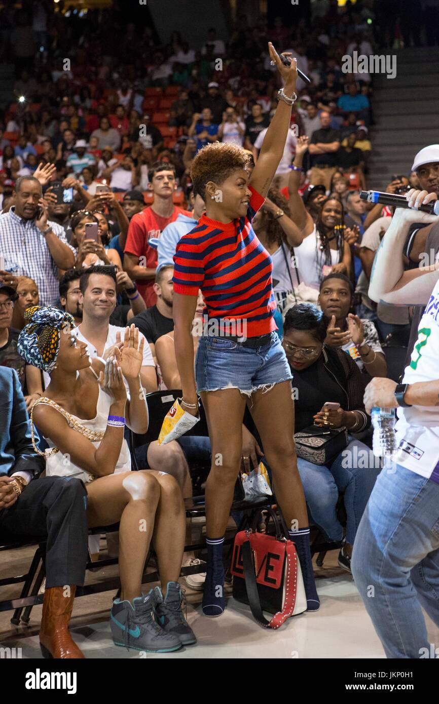 Taraji P. Henson steht auf dem Centre-court stellt Frieden zu Gast Big 3 Woche 5 UIC-Pavillon Juli 23,2017 Chicago, Illinois. Stockfoto