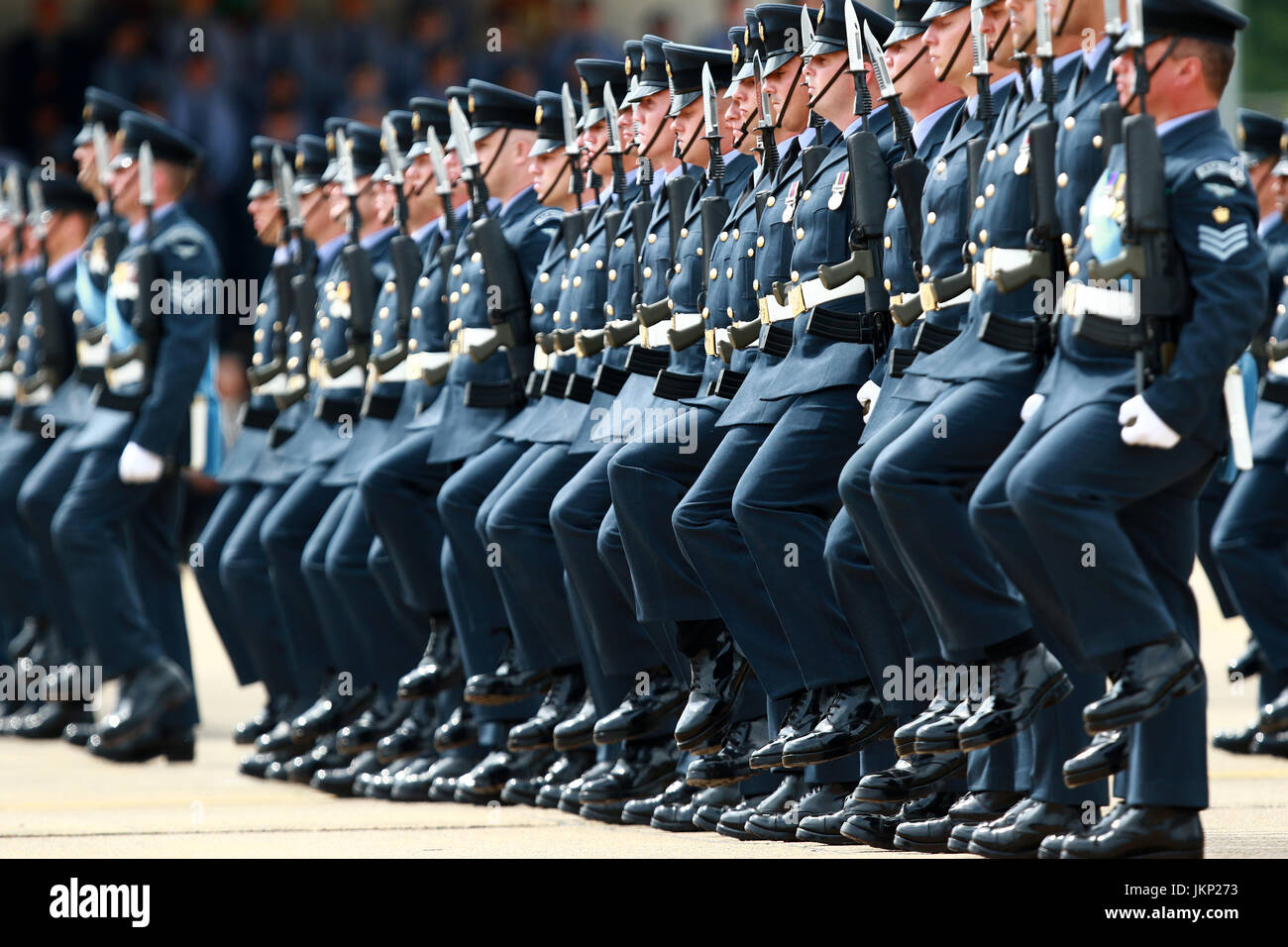 Seine königliche Hoheit Prinz Harry besucht heute Royal Air Force Basis in Suffolk. Der Kommandant General RAF Regiment, Air Commodore Frank Clifford, begleitet Prinz Harry, wie er die RAF Regiment mit der Farbe in das Regiment 75. Jubiläumsjahr präsentiert. Prinz Harry traf dann Service Familien und Mitglieder der örtlichen Gemeinschaft. Seine königliche Hoheit Prinz Harry besucht RAF Basis, Suffolk, 20. Juli 2017 Stockfoto