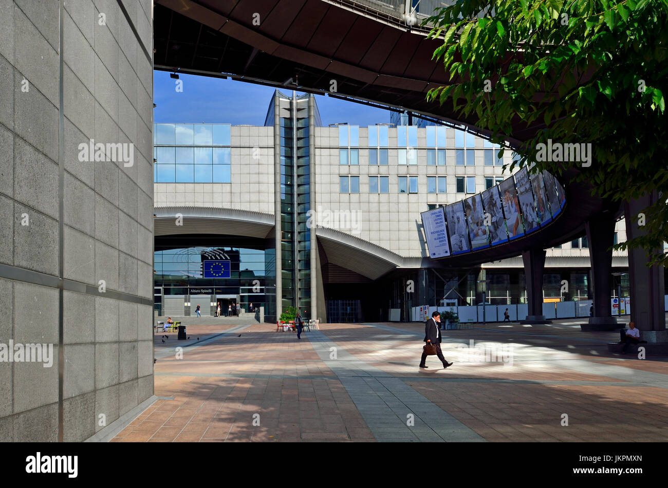 Brüssel, Belgien. Europäischen Parlament Gebäude - Espace Leopold, offenen Raum durch die Haupteingänge Stockfoto