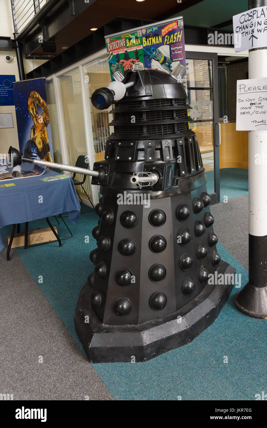 Volle Größe Dalek Anzeige aus der britischen TV-Serie Doctor Who an der Llangollen Comic Convention im Norden von Wales Stockfoto