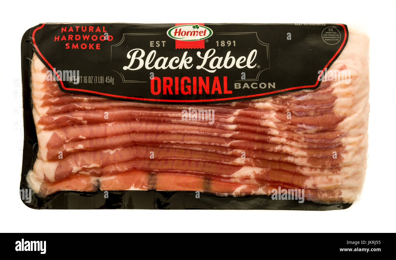 Winneconne, Wisconsin - 23. Juli 2017: ein Paket von Hormel Schwarzes Etikett Speck auf einem isolierten Hintergrund. Stockfoto