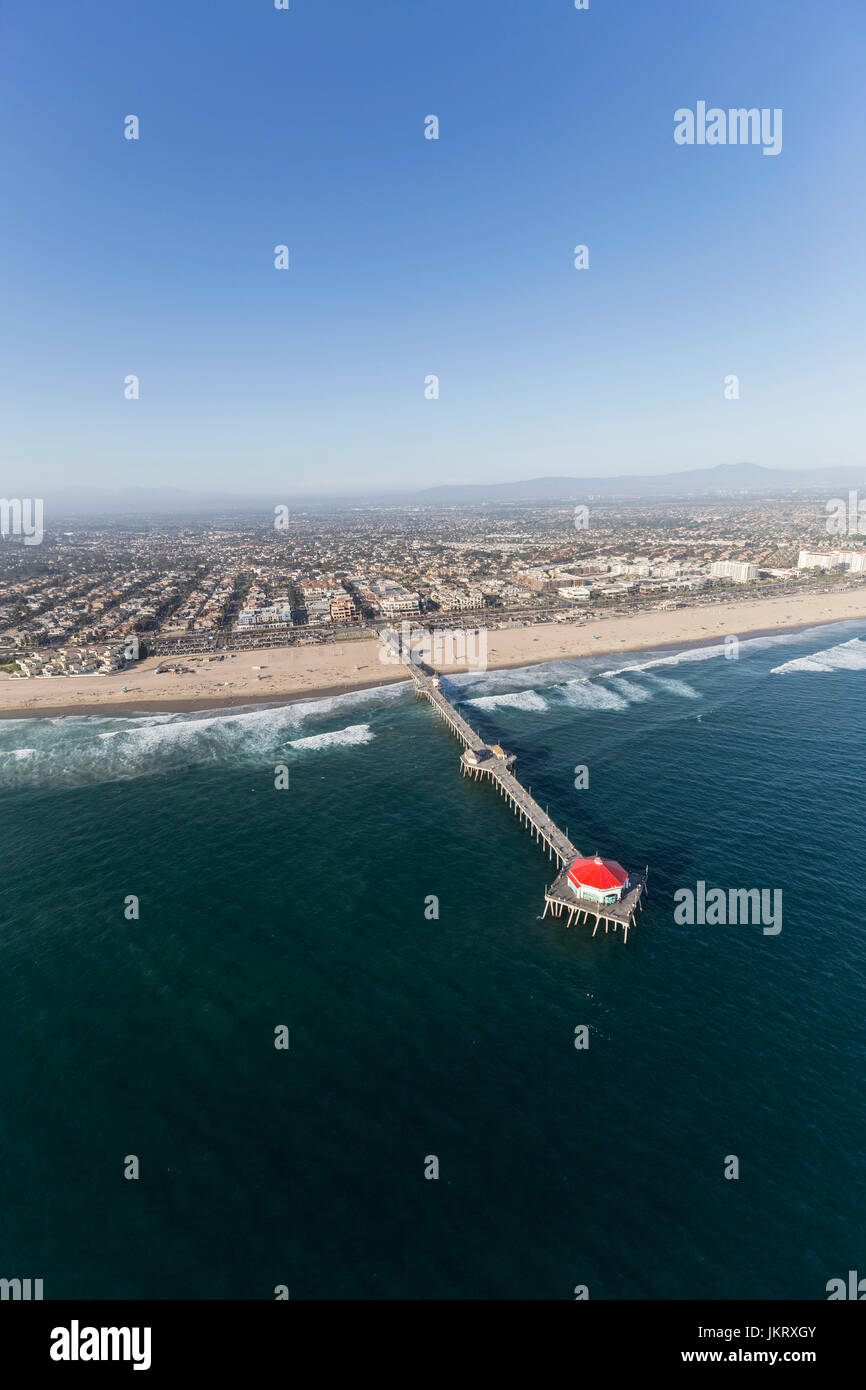 Luftaufnahme von Huntington Beach Pier in Südkalifornien. Stockfoto
