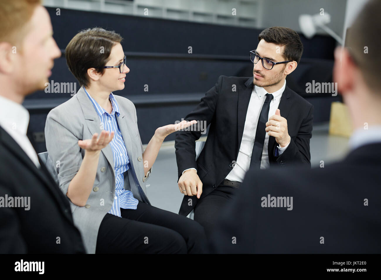 Geschäftsleute mit Gruppentherapie für Sozialkompetenz training Stockfoto