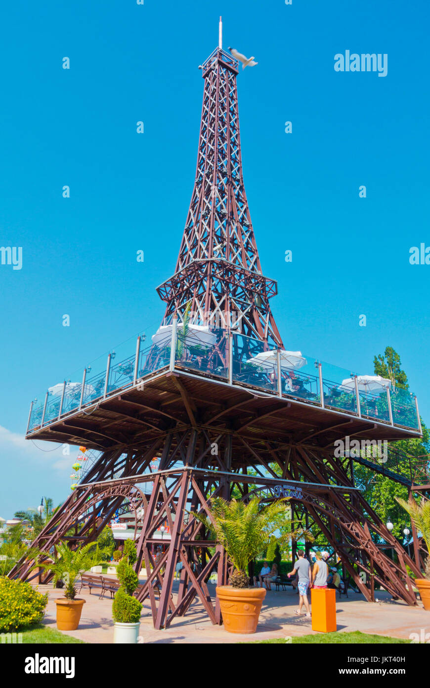 Mini Eiffelturm mit Café-Terrasse, Zlatni Pyasatsi, Goldstrand, Bulgarien Stockfoto