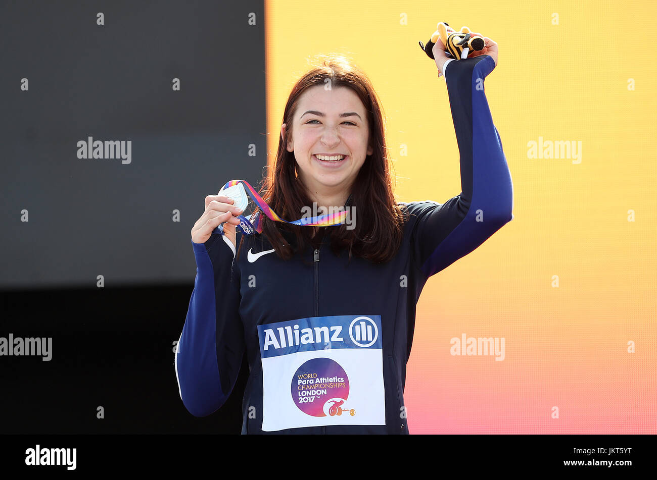 USAS Alexa Halko mit ihrer Silbermedaille nach der Frauen 400-Meter-Finale T34 Stockfoto
