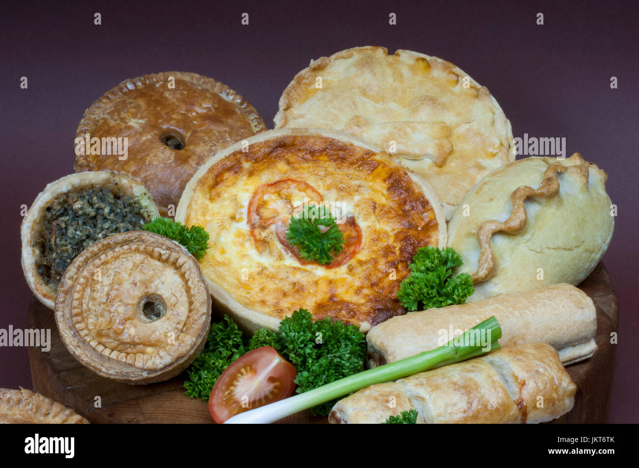 Eine Auswahl an britisches Fleisch Kuchen Torten Pasteten Stockfoto