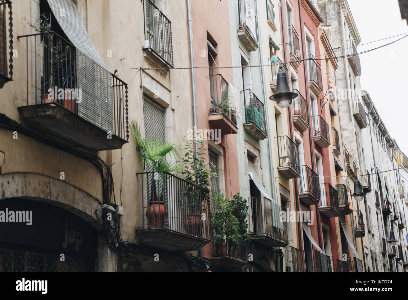 in & durch Girona Stockfoto