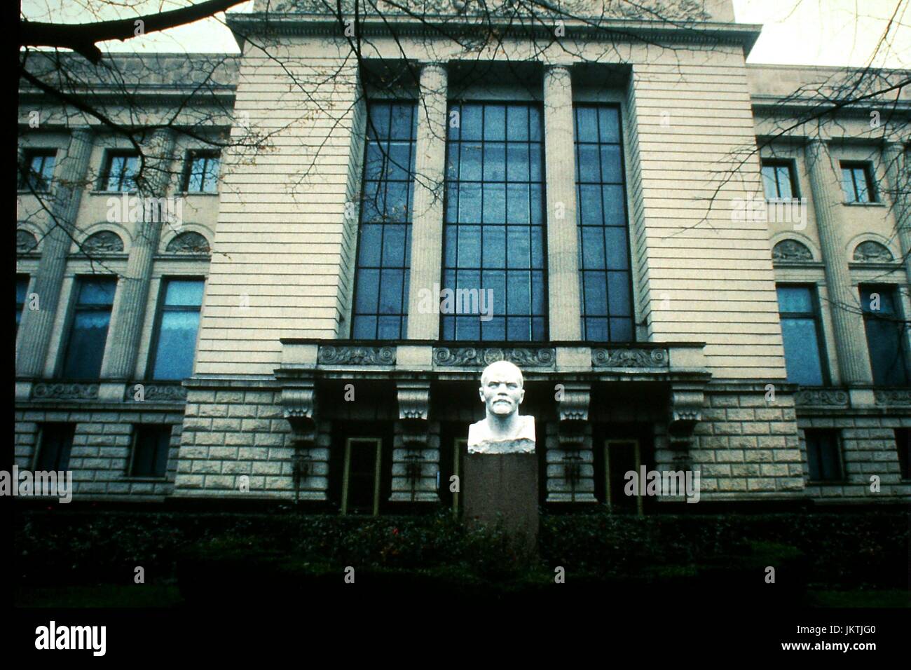 Der russischen Botschaft Unter Den Linden Ost-Berlin mit einer Büste