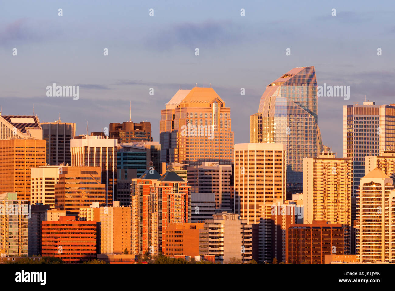 Calgary - Panorama der Stadt bei Sonnenuntergang. Calgary, Alberta, Kanada. Stockfoto