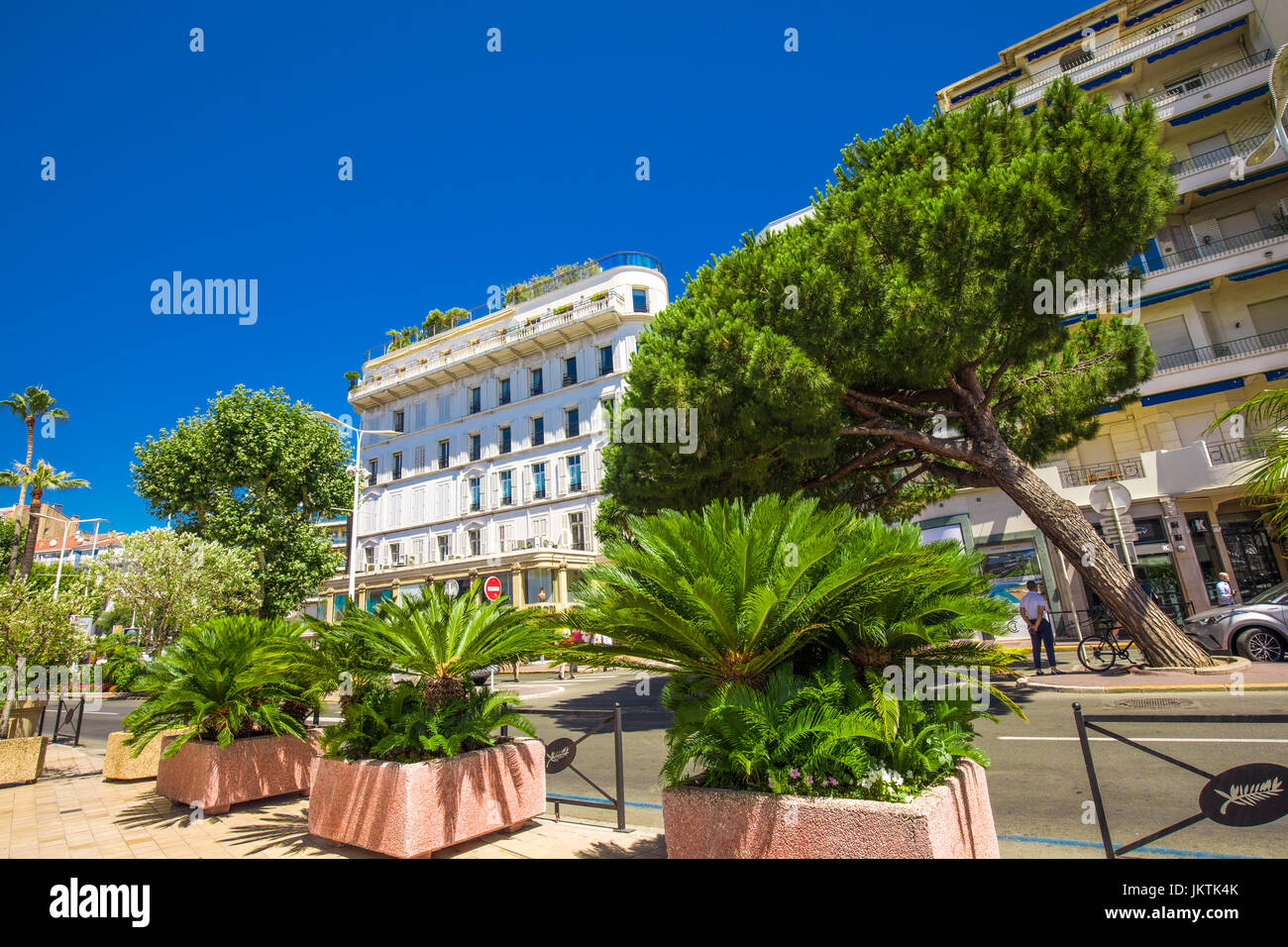 CANNES, Frankreich - Juli 2017 - Straße im Zentrum von Cannes, Frankreich, Europa. Stockfoto