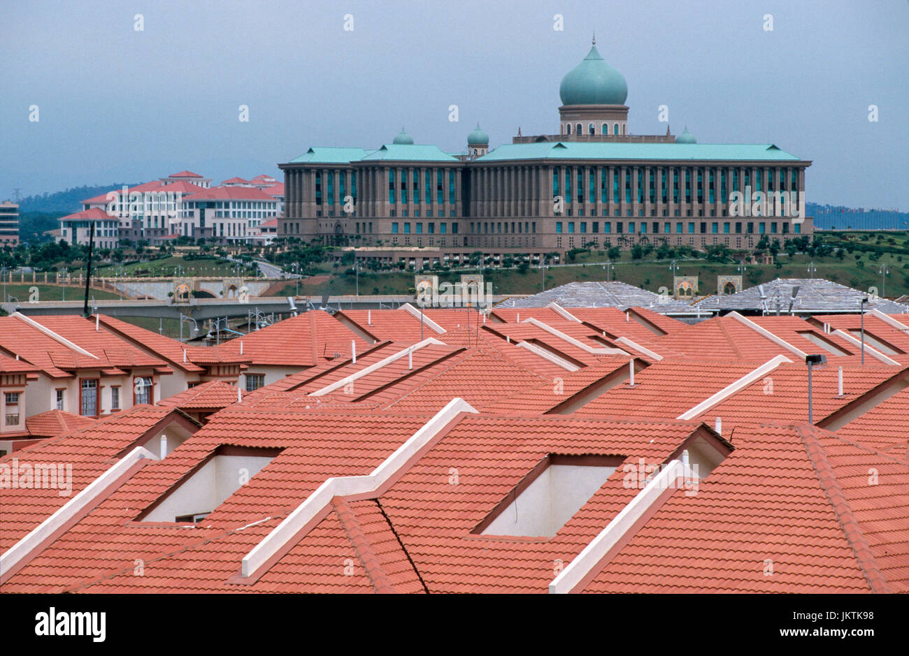 Regierung Komplex mit einem Gatter geversehenen Gemeinschaften und Moschee in Putrajaya, MALAYSIA, Kuala Lumpur / MALAYSIA, Kuala Lumpur, Regierungskomplex, Wohnviertel Und Moschee in Putrajaya Stockfoto