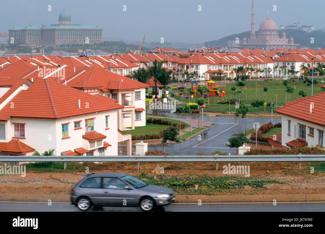 Regierung Komplex mit einem Gatter geversehenen Gemeinschaften und Moschee in Putrajaya, MALAYSIA, Kuala Lumpur / MALAYSIA, Kuala Lumpur, Regierungskomplex, Wohnviertel Und Moschee in Putrajaya Stockfoto