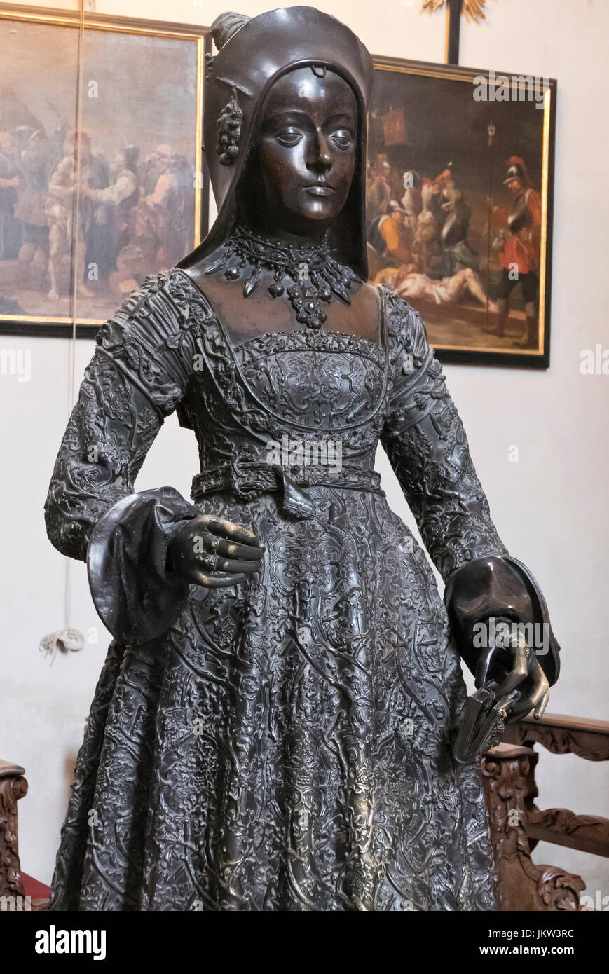 Eine Bronzestatue von Maria von Burgund in der Hofkirche (Hofkirche