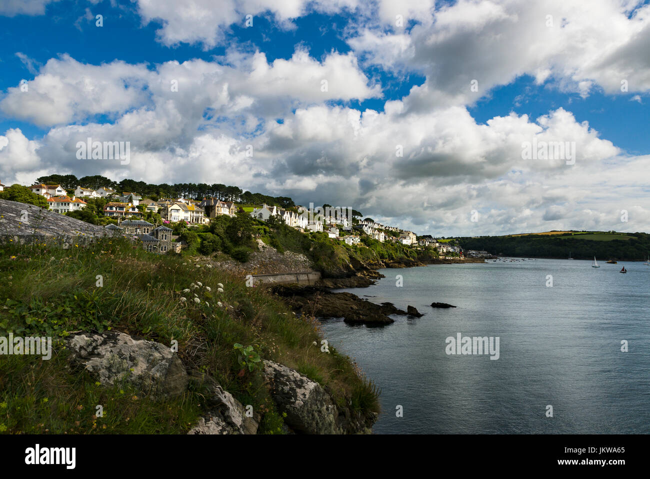 St. Catherines Castle in der Nähe von Fowey ist eine alte schützende Posting, die Unprecedneted Aussicht über den Hafen und die Seenlandschaft hat. Stockfoto