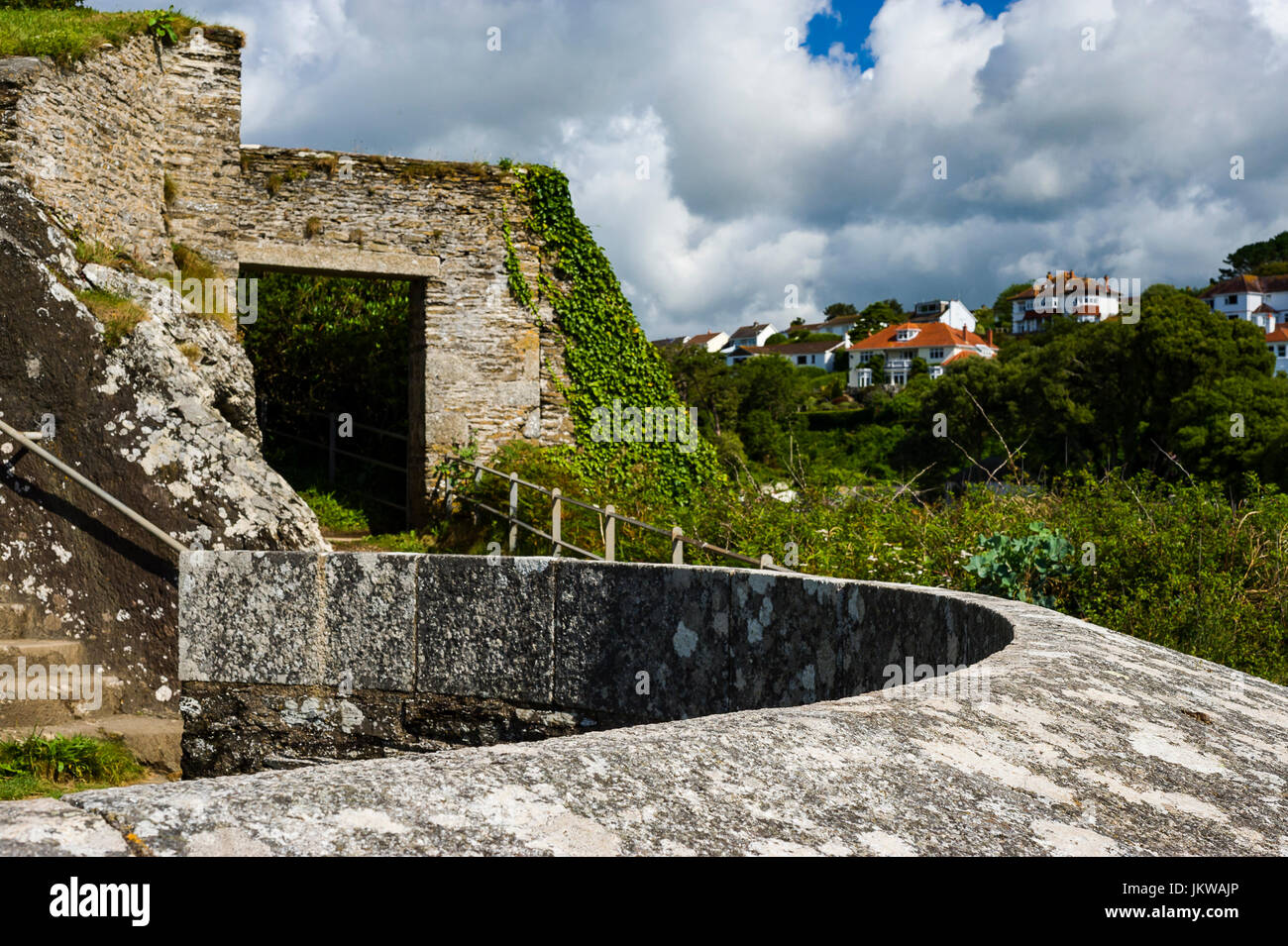 St. Catherines Castle in Readymoney nahe Fowey reicht Jahrhunderte zurück und diente als eine alte Meer Verteidigungs- und Suche für die Gemeinde um ihn herum. Stockfoto