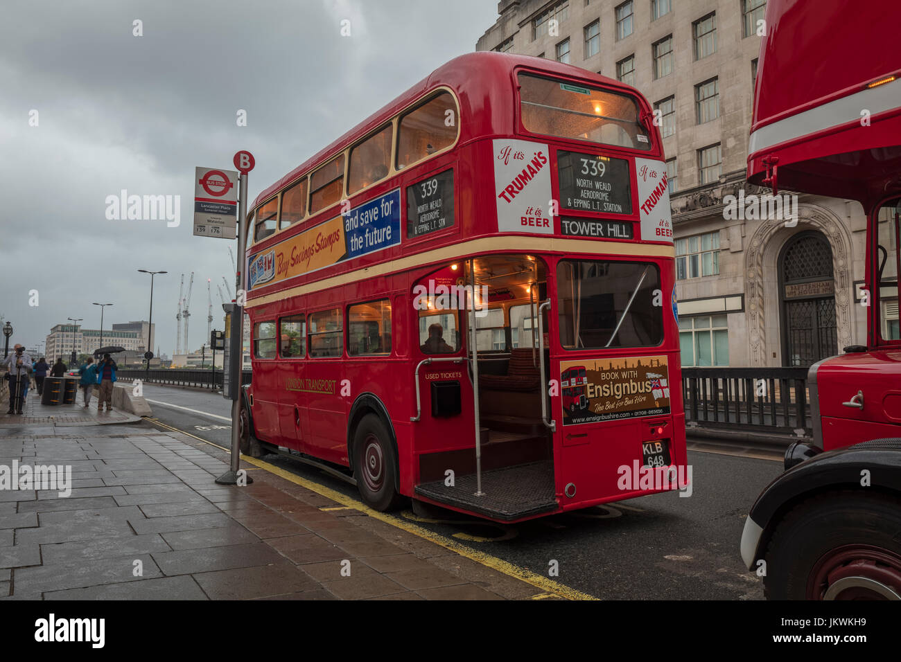 Zwei roten Londoner Busse auf Waterloo Bridge Stockfoto