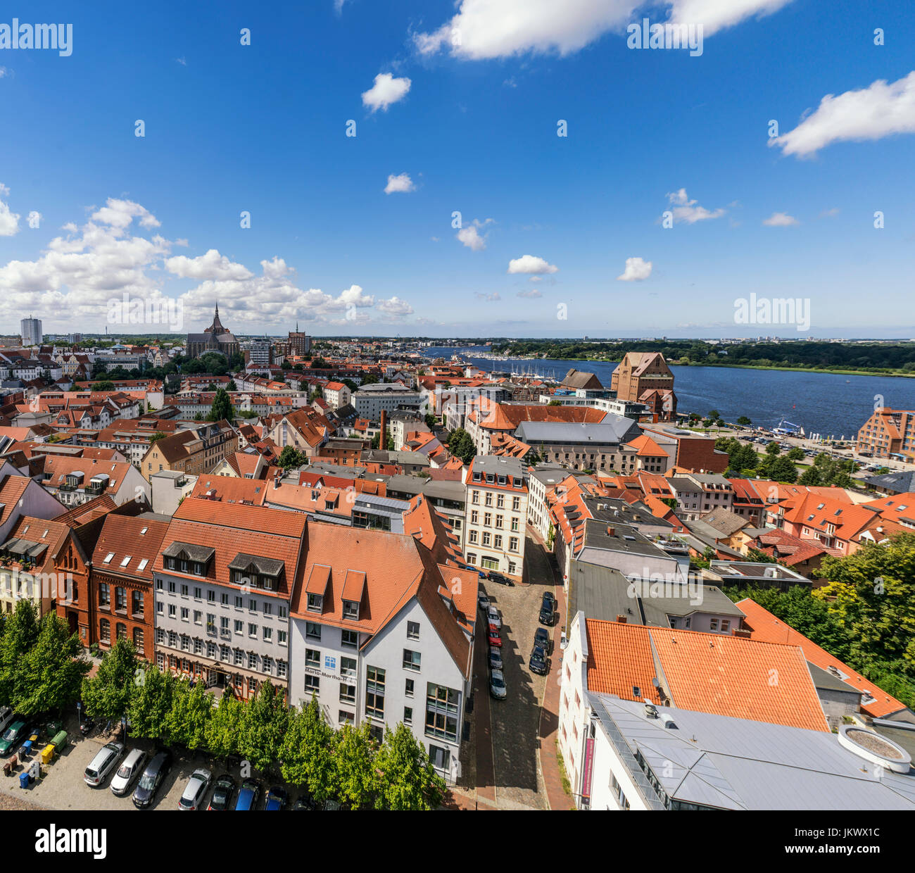 Skyline von Rostock, Blick vom Turm der Petri-Kirche, Mecklenburg-Vorpommern, Stockfoto