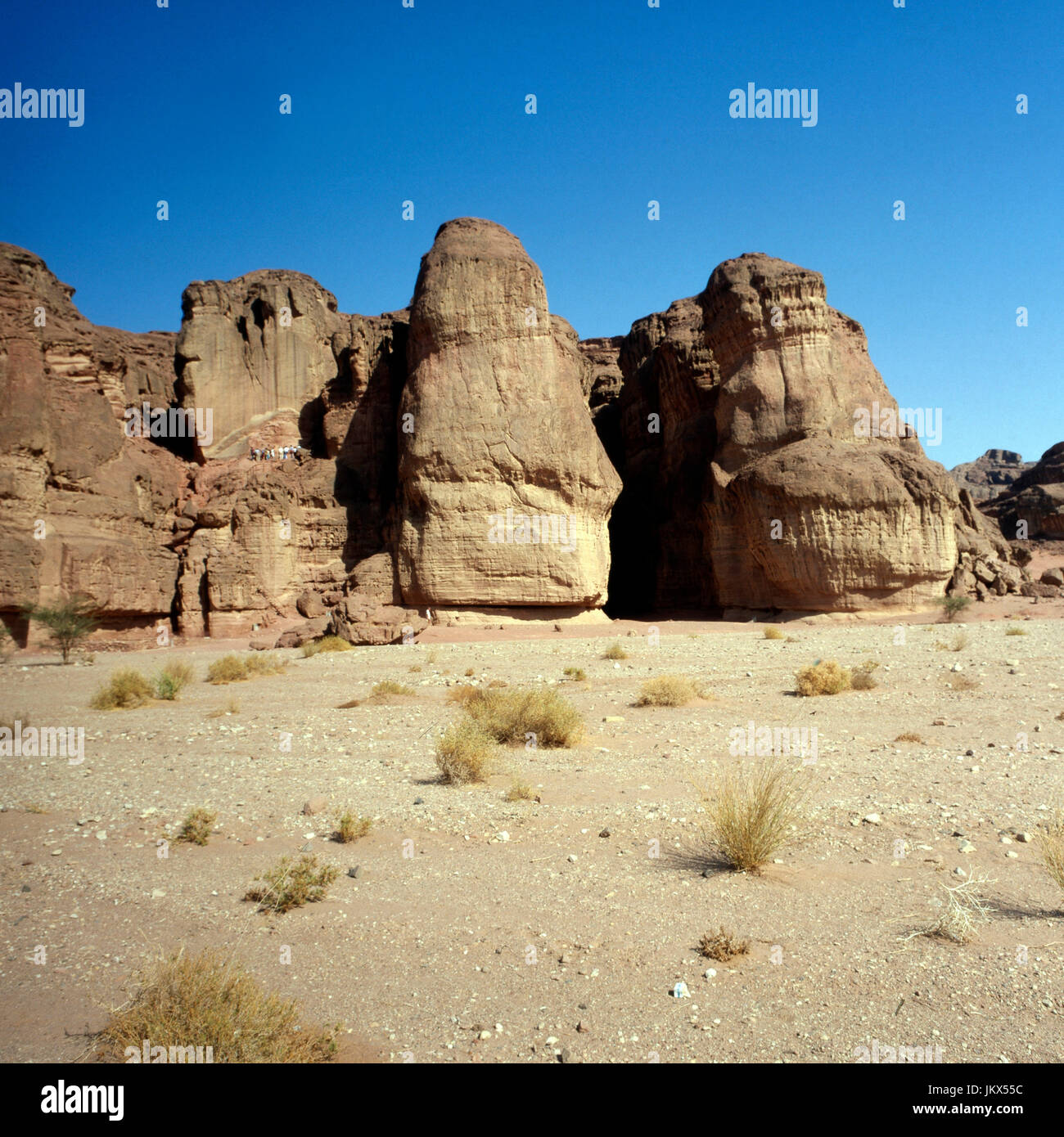 Sterben Sie Steinformation Salomons collagierte Im Timnatal in der Wüste Negev, Israel 1980er Jahre. Rock-Formation Salomos Spalten im Timna-Tal in der Wüste Negev, Israel der 1980er Jahre. Stockfoto