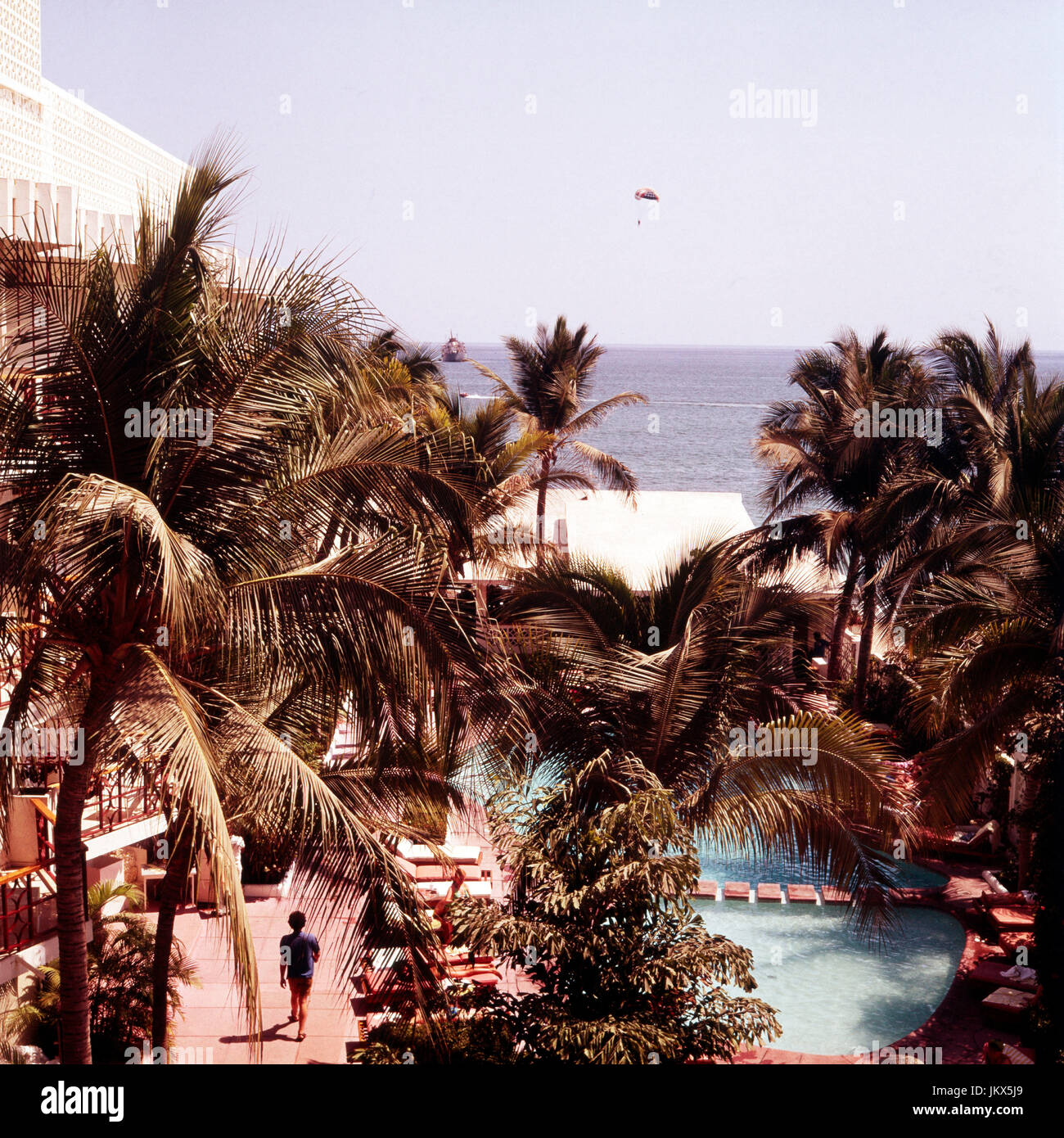 Schwimmbad in Acapulco, Mexiko 1980er. Schwimmbad in Acapulco, Mexiko der 1980er Jahre. Stockfoto