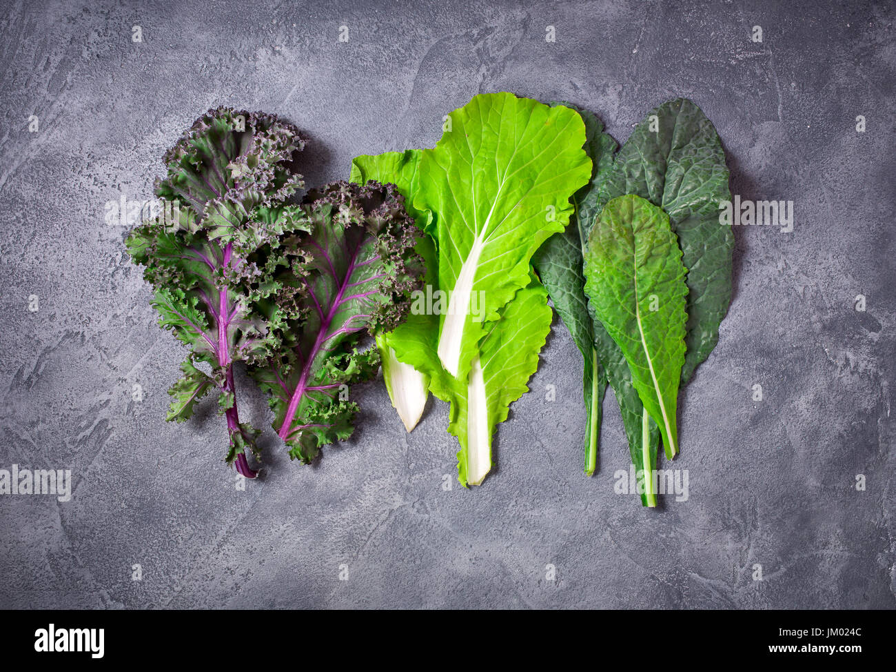 Verschiedene Arten von Salat Kohl Stockfotografie - Alamy