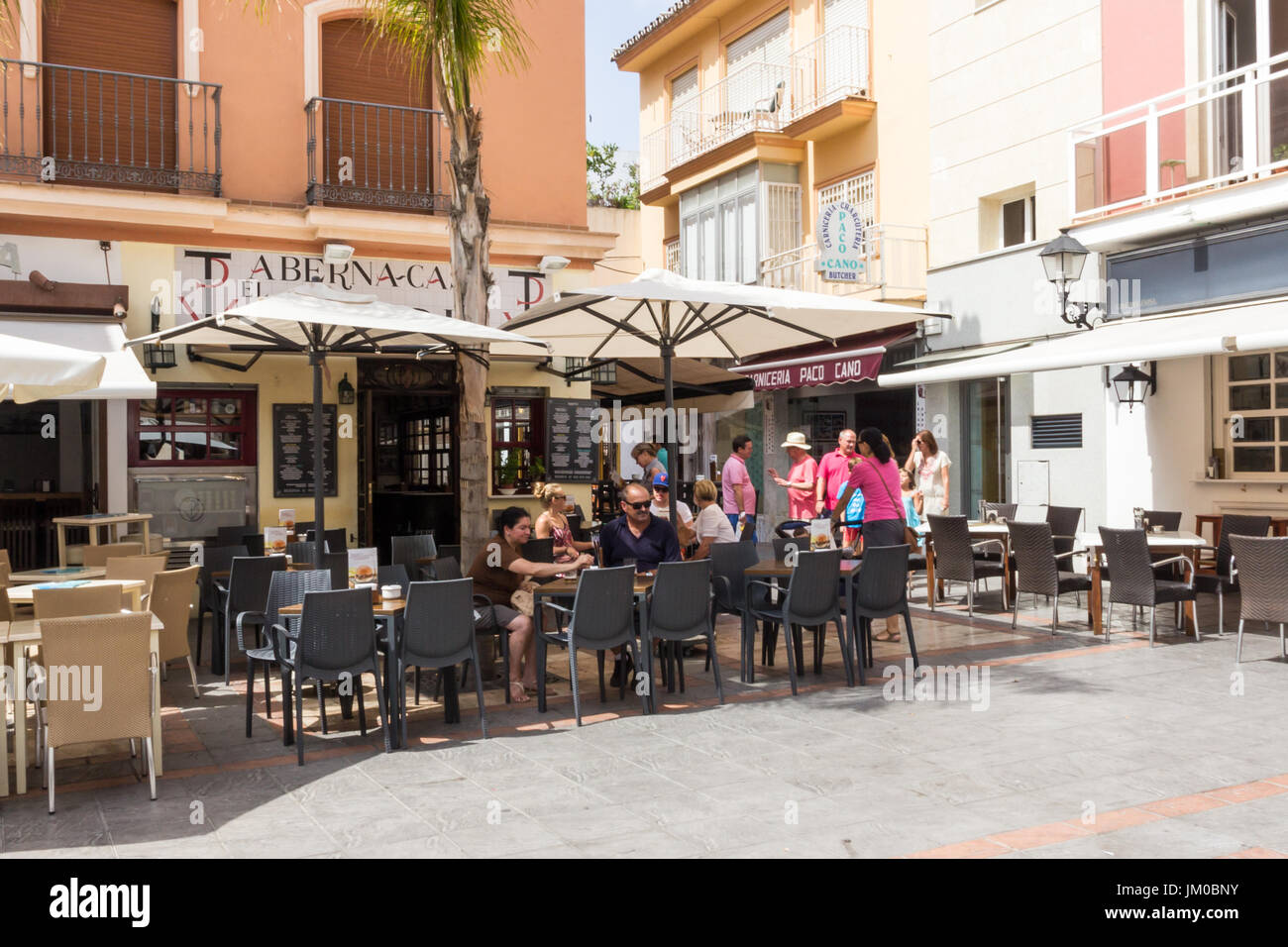 Fuengirola, Spanien-August 29. 2015: eine Ecke Café in der Stadt. Die Stadt ist ein beliebtes Urlaubsziel. Stockfoto