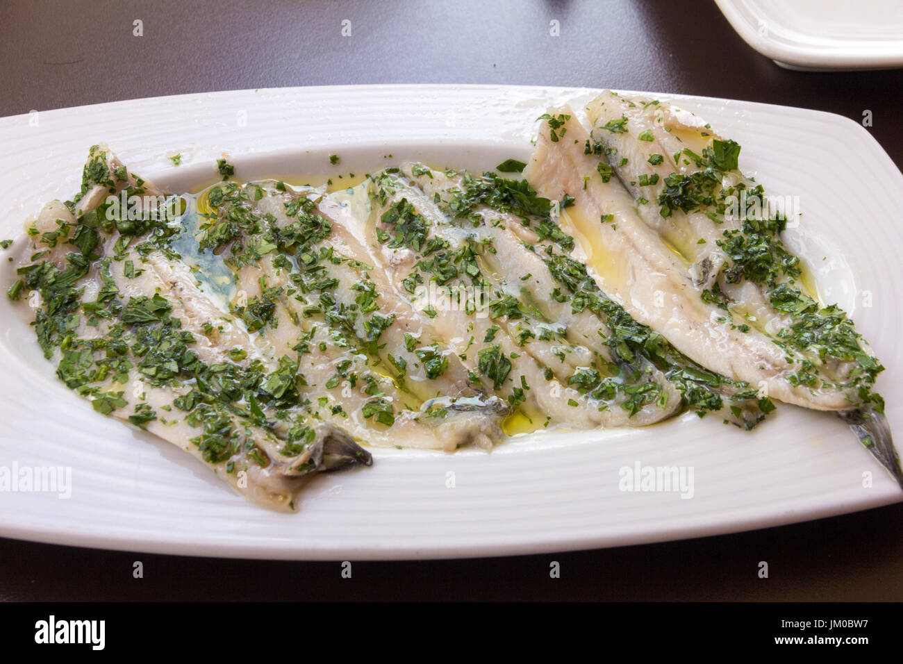 Herbed anchovie Fischfilet Tapas auf einem Teller, carihuela, Spanien Stockfoto